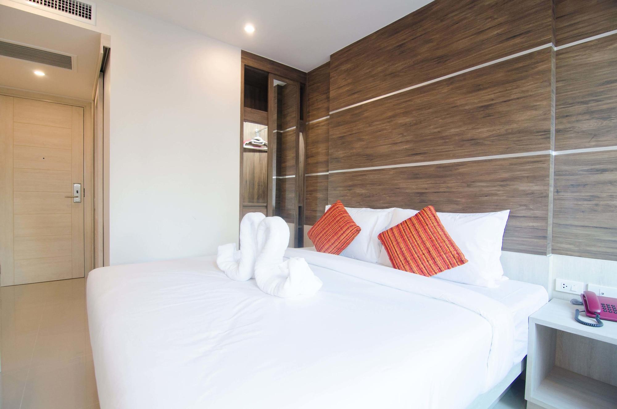 Centro One Bangla Hotel Patong Екстериор снимка
