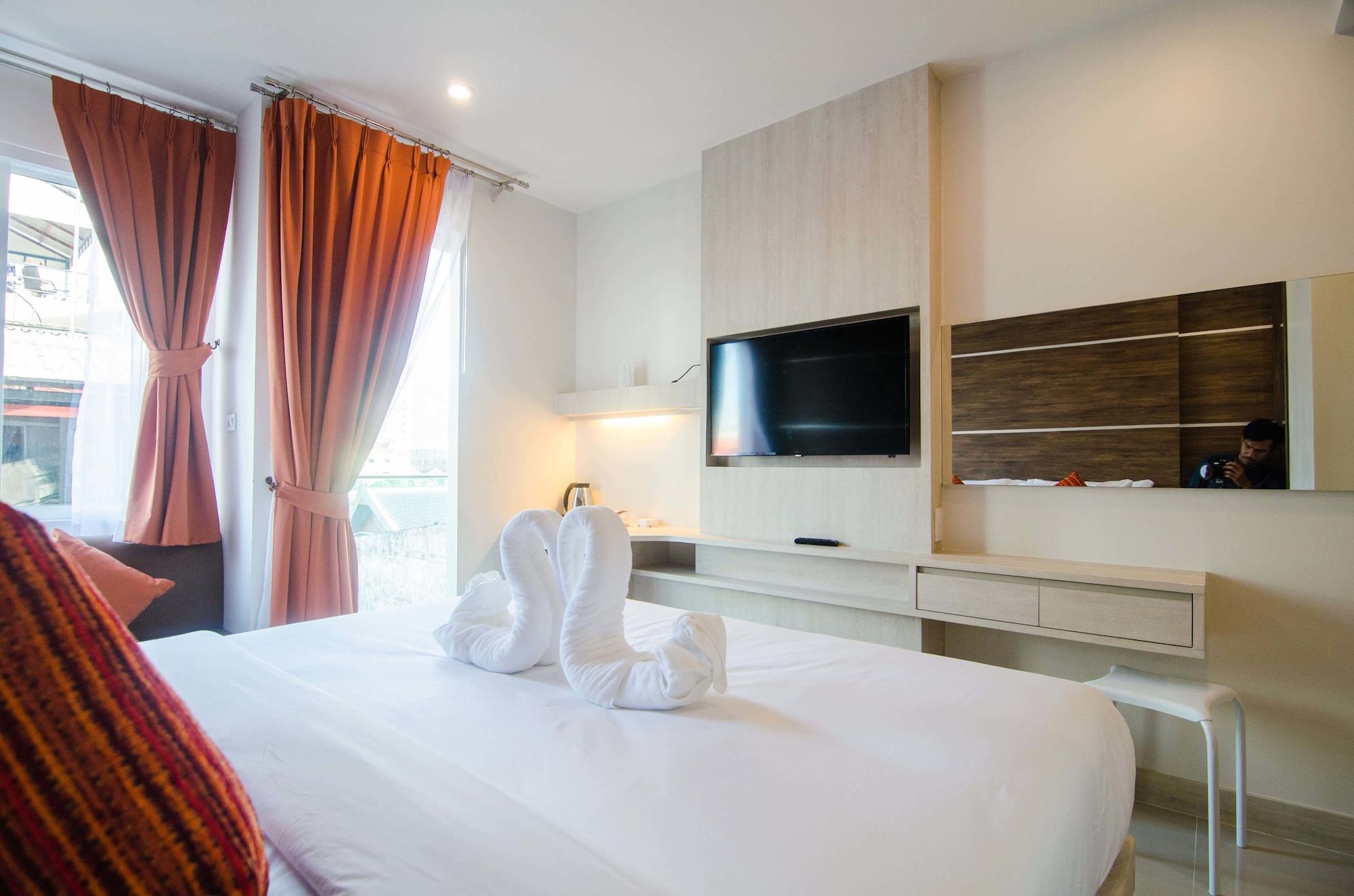 Centro One Bangla Hotel Patong Екстериор снимка