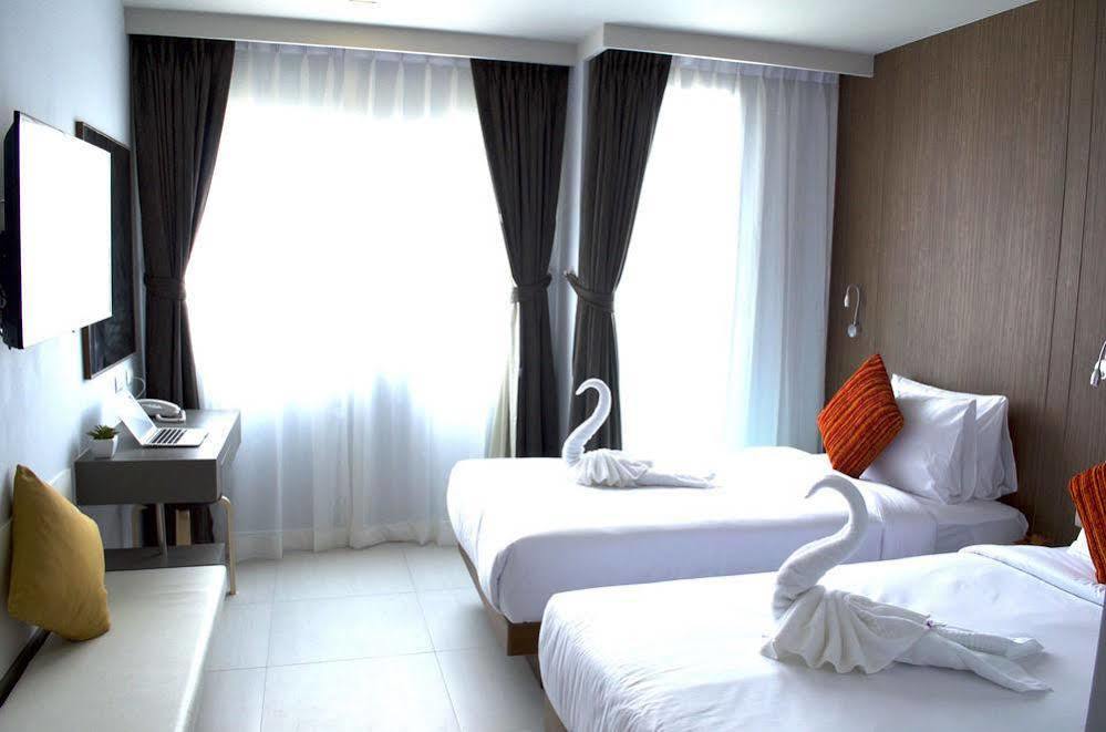 Centro One Bangla Hotel Patong Екстериор снимка